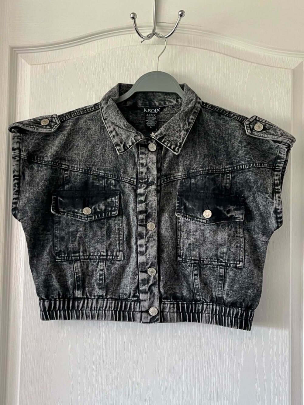 Kroix Acid Wash Denim Vest Cropped Length Shoulder Epaulets Women's size Large